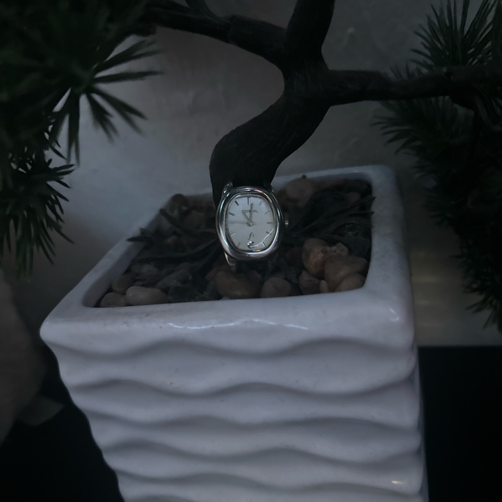 watch - Picture 5 of 9